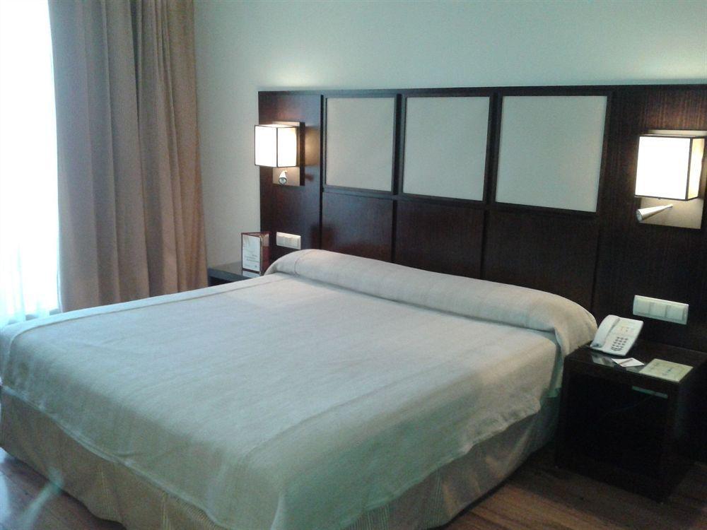 Hotel Isla De La Garena Алькала-де-Энарес Экстерьер фото