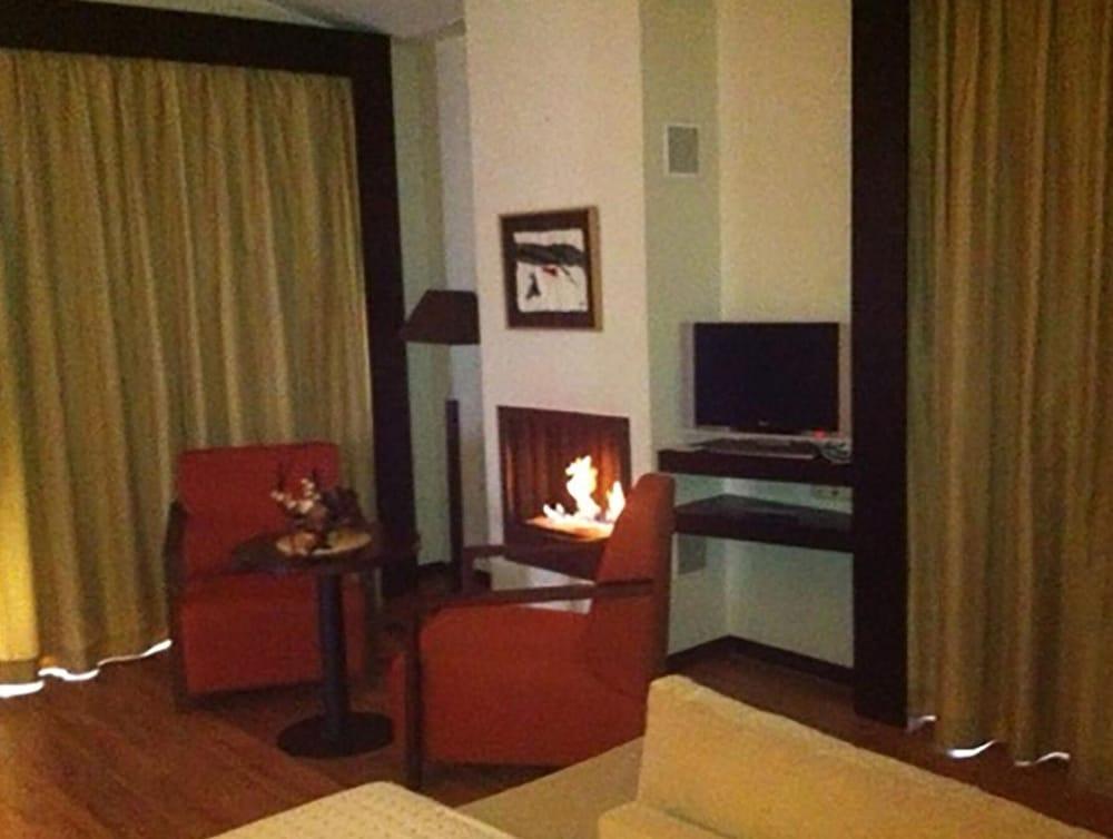 Hotel Isla De La Garena Алькала-де-Энарес Экстерьер фото