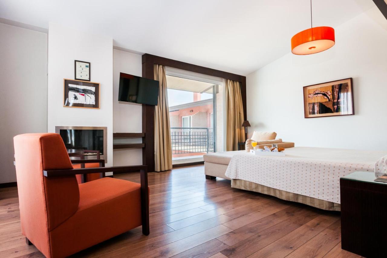 Hotel Isla De La Garena Алькала-де-Энарес Экстерьер фото